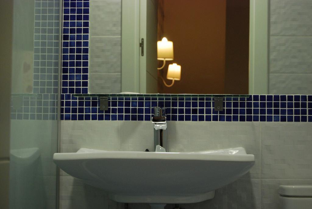 Hostal Petite Maman Мадрид Номер фото