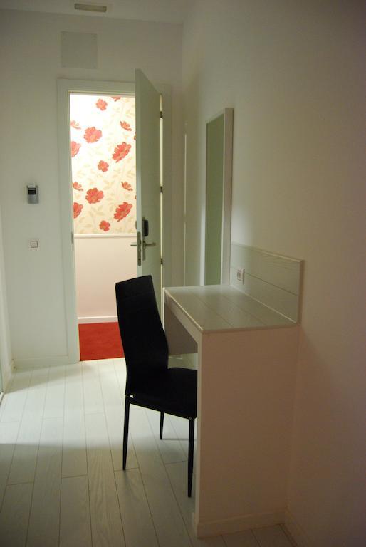 Hostal Petite Maman Мадрид Номер фото