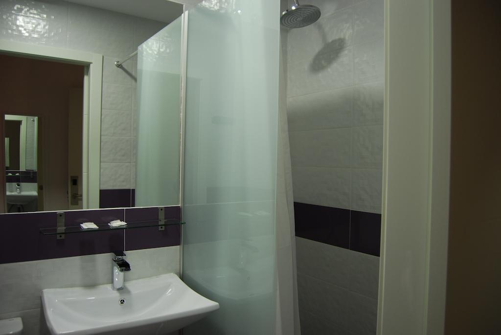 Hostal Petite Maman Мадрид Номер фото