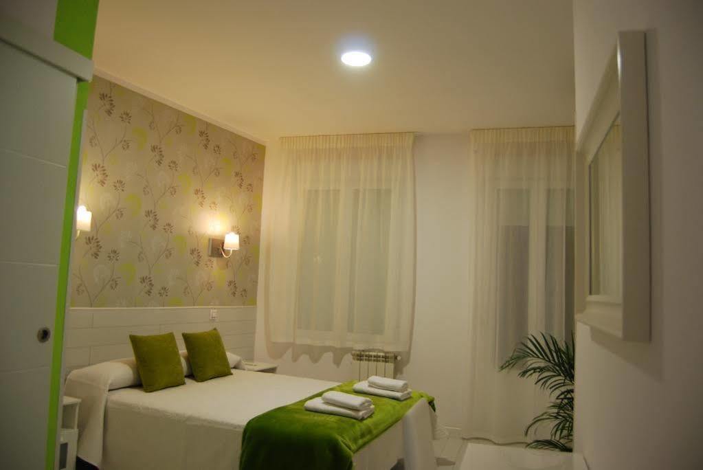 Hostal Petite Maman Мадрид Екстер'єр фото
